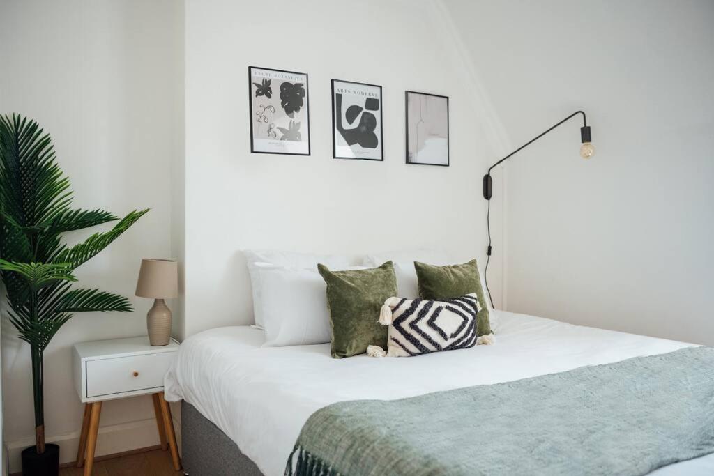 Charming 2 Bedroom Flat In The Heart Of Kings Cross, Londra Esterno foto