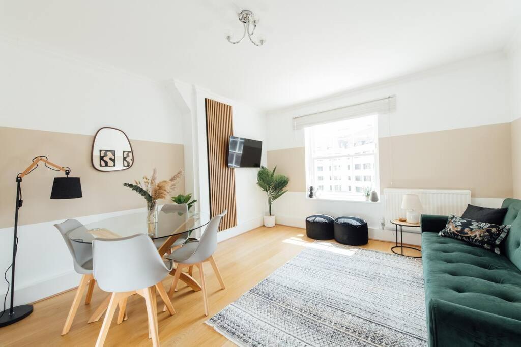Charming 2 Bedroom Flat In The Heart Of Kings Cross, Londra Esterno foto