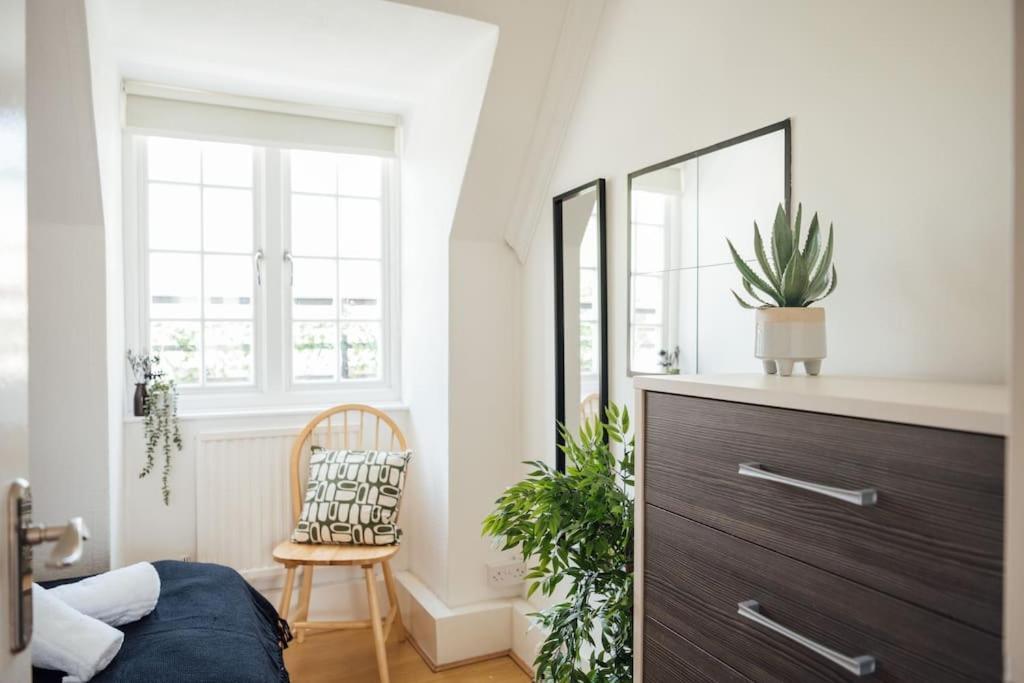 Charming 2 Bedroom Flat In The Heart Of Kings Cross, Londra Esterno foto