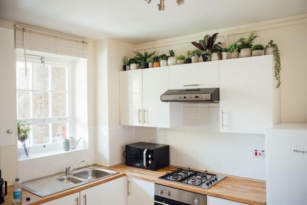 Charming 2 Bedroom Flat In The Heart Of Kings Cross, Londra Esterno foto