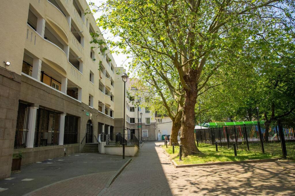 Charming 2 Bedroom Flat In The Heart Of Kings Cross, Londra Esterno foto